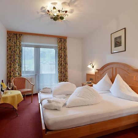 Hotel Schwarzer Adler Hippach Szoba fotó