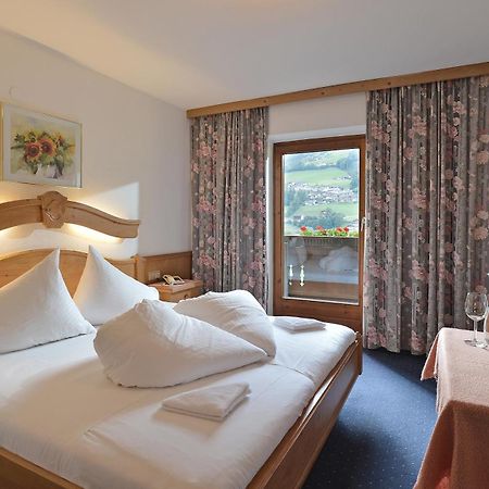 Hotel Schwarzer Adler Hippach Szoba fotó