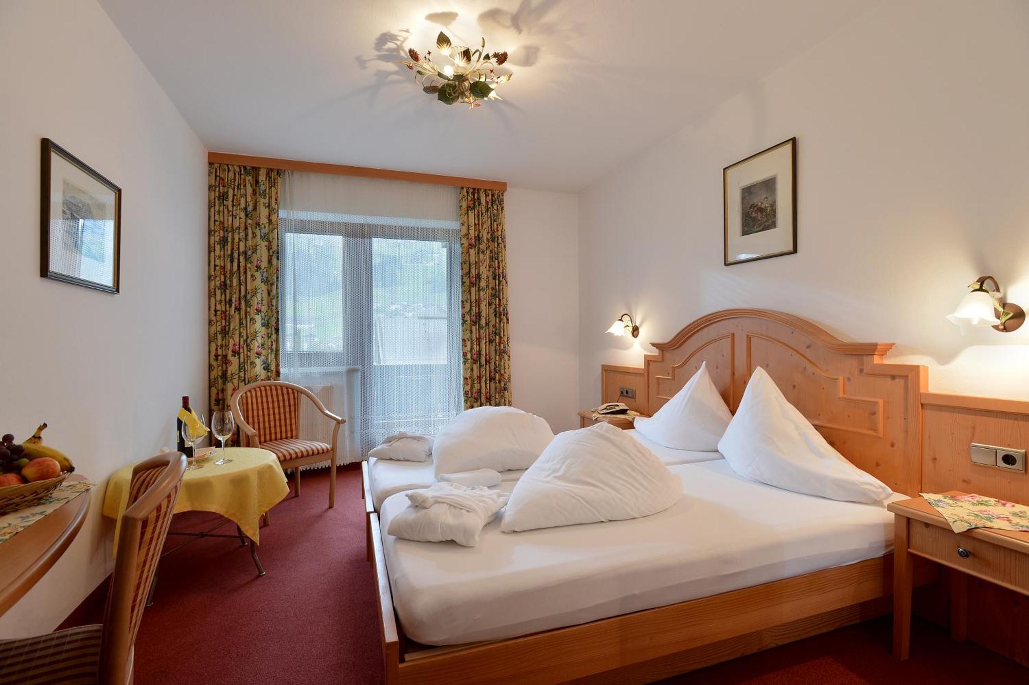 Hotel Schwarzer Adler Hippach Szoba fotó