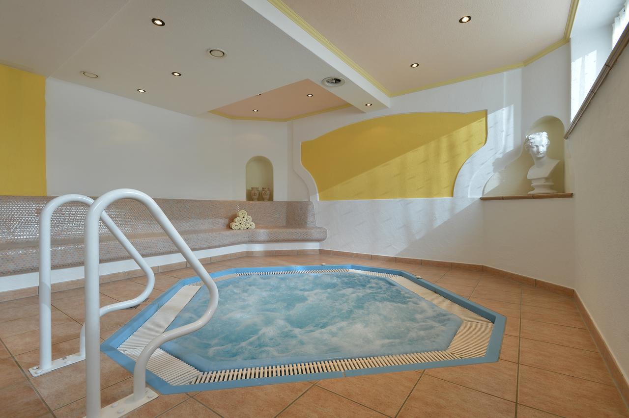 Hotel Schwarzer Adler Hippach Kültér fotó