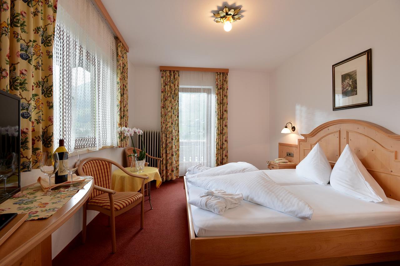 Hotel Schwarzer Adler Hippach Kültér fotó