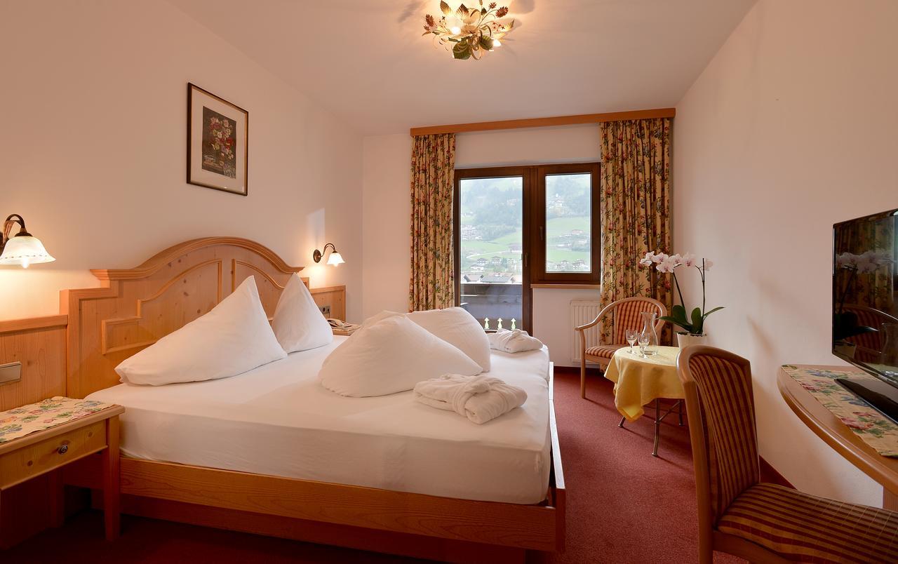 Hotel Schwarzer Adler Hippach Kültér fotó